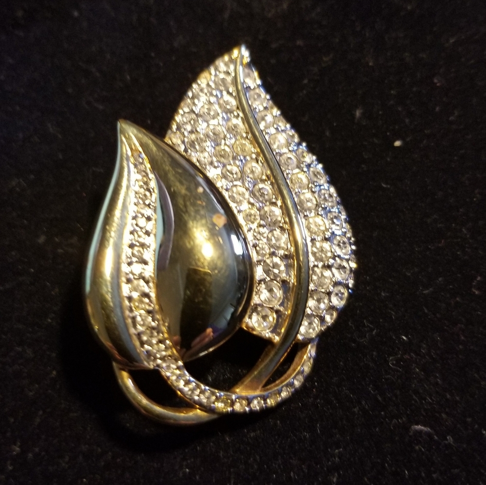 Dramatic Swarovski earrings (rare)